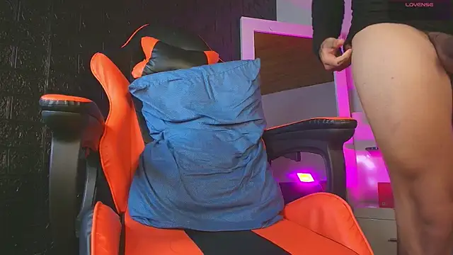 charlotte cruzx online show from 10-26-25, 07:25