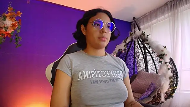 Emmapark  online show from 04-21-26, 06:34