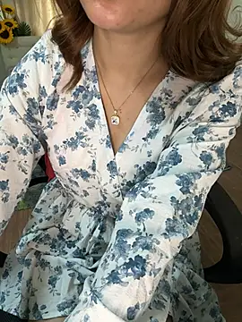 Snapshot of Jen_jennyy1 chatting on 03-22-25, 05:06 Jen jennyy1 online show from 03-22-25, 05:06