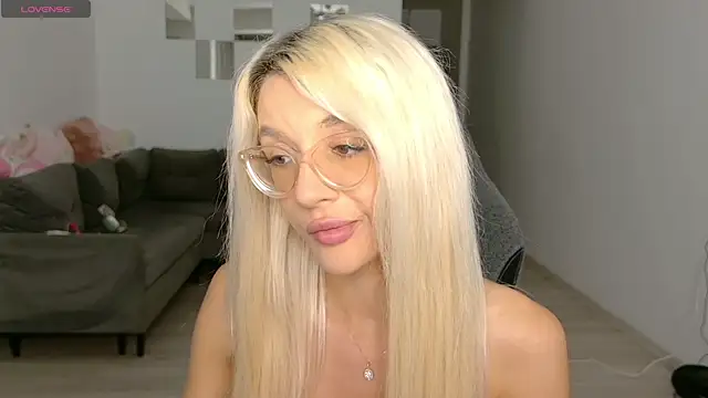 Snapshot of LovelyBianca chatting on 06-08-26, 08:53 LovelyBianca online show from 06-08-26, 08:53