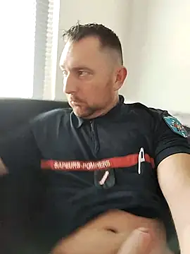 Snapshot of Au_plaisir_des_femmes chatting on 10-07-25, 02:58 Au plaisir des femmes online show from 10-07-25, 02:58