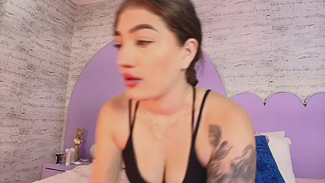 Snapshot of Giaa_Ross chatting on 05-16-26, 09:17 Giaa Ross online show from 05-16-26, 09:17