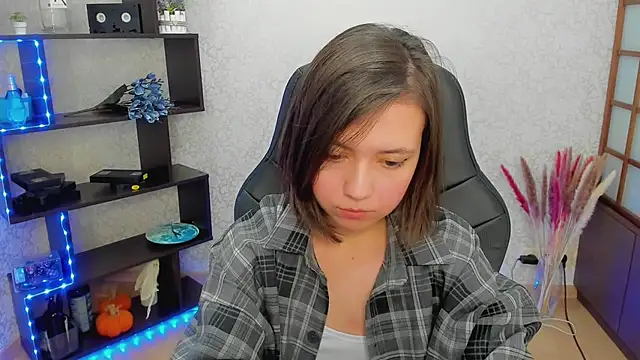 Lina Brownie online show from 01-25-25, 06:12