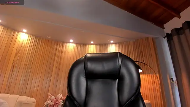 Snapshot of AlyssaDean chatting on 10-13-25, 12:05 AlyssaDean online show from 10-13-25, 12:05