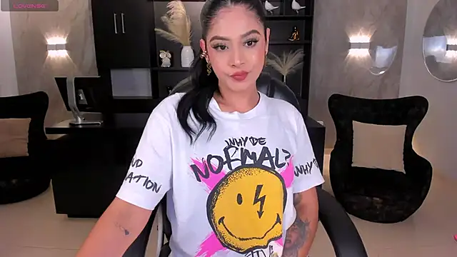 Snapshot of AlyssaDean chatting on 11-02-25, 12:40 AlyssaDean online show from 11-02-25, 12:40