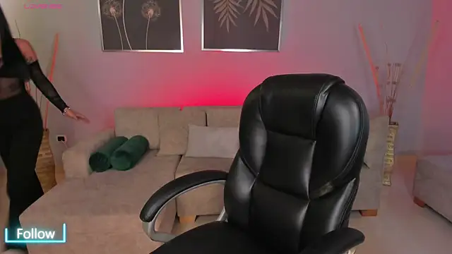 Snapshot of AlyssaDean chatting on 11-20-25, 11:43 AlyssaDean online show from 11-20-25, 11:43