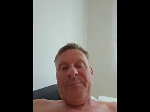 Snapshot of johnnym1 chatting on 06-03-26, 09:01 johnnym1 online show from 06-03-26, 09:01