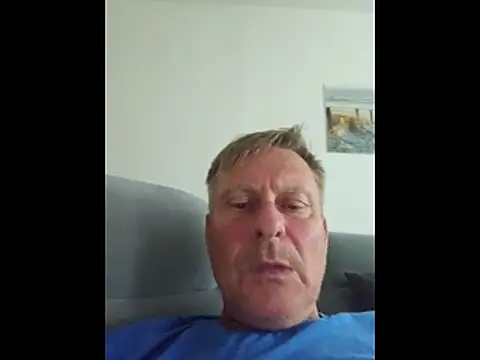 Snapshot of johnnym1 chatting on 06-10-26, 10:03 johnnym1 online show from 06-10-26, 10:03