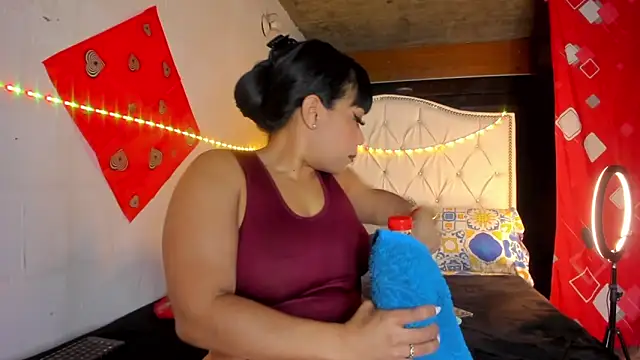 Elettrahot  online show from 02-19-26, 05:25