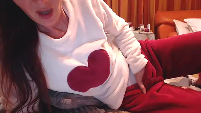 Snapshot of LovelyAndraGirl chatting on 09-30-25, 02:05 LovelyAndraGirl online show from 09-30-25, 02:05