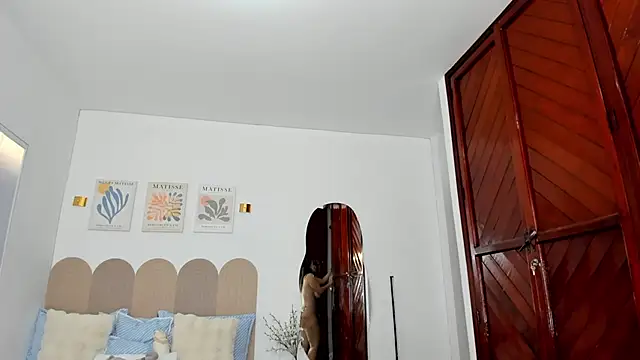 layla vanegas online show from 06-12-26, 10:41