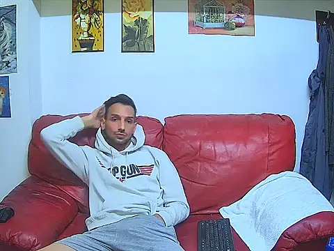 Snapshot of GiorgieUps chatting on 10-07-25, 10:18 GiorgieUps online show from 10-07-25, 10:18