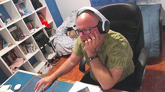 ravingr4d4 online show from 05-19-26, 10:16