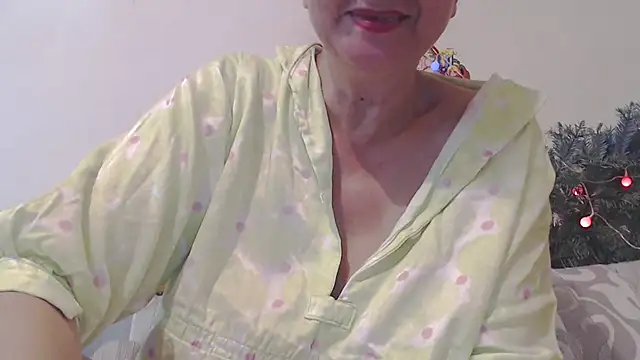 Snapshot of Andra_Love chatting on 12-31-24, 09:06 Andra Love online show from 12-31-24, 09:06