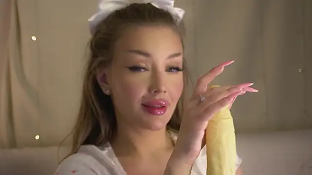 AnnyBangs online show from 09-18-25, 07:32