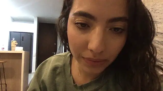 Snapshot of Sophi__a chatting on 04-06-26, 11:38 Sophi a online show from 04-06-26, 11:38