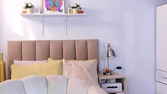 Zoe Gruber online show from 02-10-26, 09:41