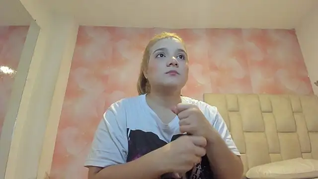 Snapshot of emily_lean_ chatting on 06-24-26, 03:27 emily lean online show from 06-24-26, 03:27