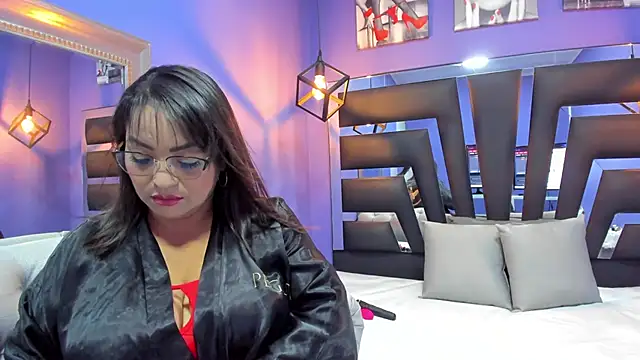 Romina017 online show from 10-19-25, 12:22