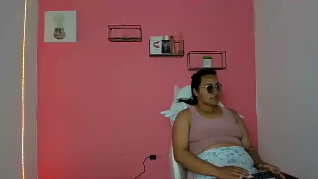 Snapshot of Tita_dirty chatting on 01-28-25, 04:52 Tita dirty online show from 01-28-25, 04:52