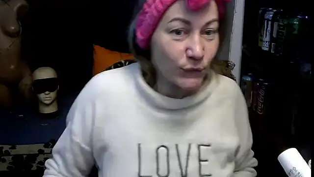 wLESLYMOSw online show from 12-22-25, 08:11