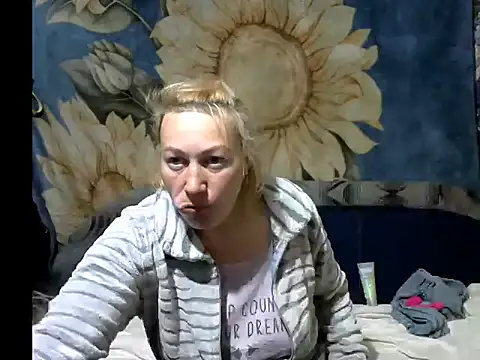 wLESLYMOSw online show from 04-19-26, 07:05