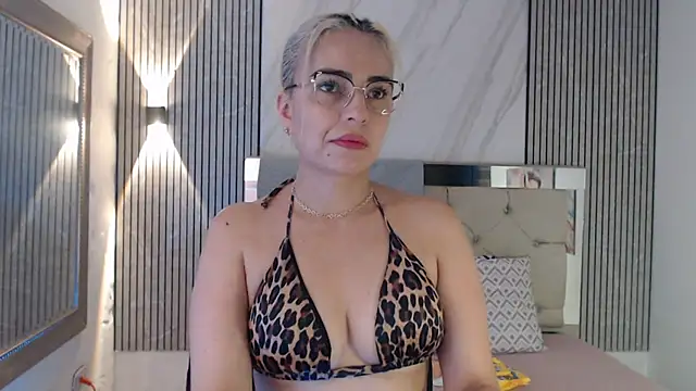 ashley  tylor online show from 07-27-26, 08:16
