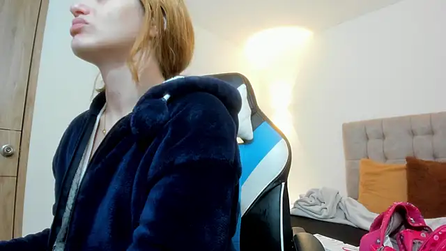 Carolina hernandez22 online show from 10-15-25, 12:27