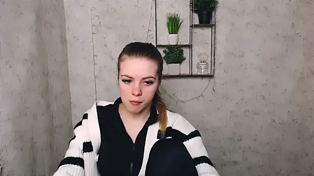 AliceFlirtt  online show from 03-05-25, 11:38