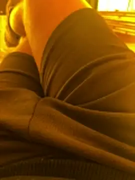 Snapshot of cussy007 chatting on 06-08-26, 09:31 cussy007 online show from 06-08-26, 09:31