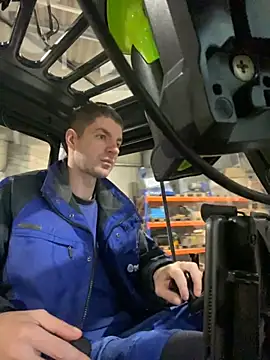 Snapshot of Ricoleckt chatting on 10-24-25, 05:42 Ricoleckt online show from 10-24-25, 05:42