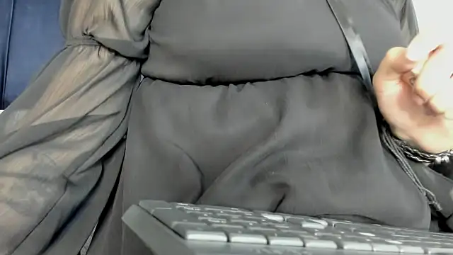 Adeelinee online show from 01-31-25, 07:51