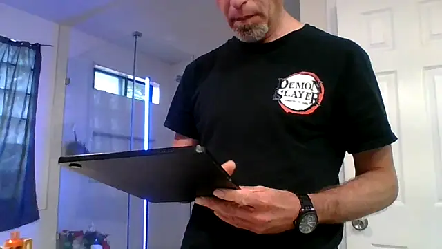 El Gizmo online show from 05-03-26, 03:51