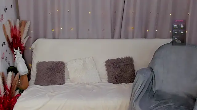 Snapshot of LisaMooore chatting on 01-06-25, 12:59 LisaMooore online show from 01-06-25, 12:59