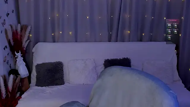 Snapshot of LisaMooore chatting on 01-08-25, 03:40 LisaMooore online show from 01-08-25, 03:40