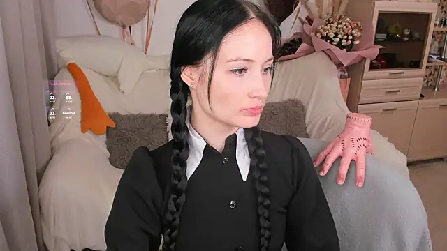 LisaMooore online show from 11-18-25, 07:29