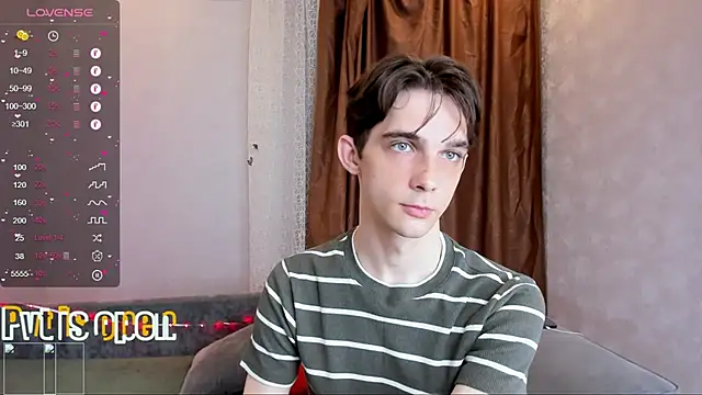 Snapshot of Aaron_Boom chatting on 06-03-26, 01:19 Aaron Boom online show from 06-03-26, 01:19