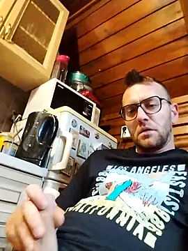 tomee83 online show from 11-14-25, 09:52