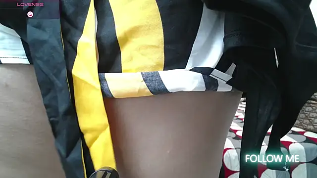 Snapshot of dayadubey_ chatting on 10-18-25, 10:05 dayadubey online show from 10-18-25, 10:05