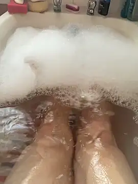 Snapshot of Russell1508 chatting on 10-20-25, 04:07 Russell1508 online show from 10-20-25, 04:07