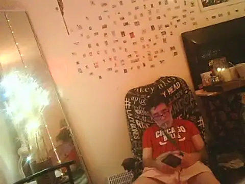 Snapshot of DaddyQuimHot chatting on 02-21-25, 02:39 DaddyQuimHot online show from 02-21-25, 02:39