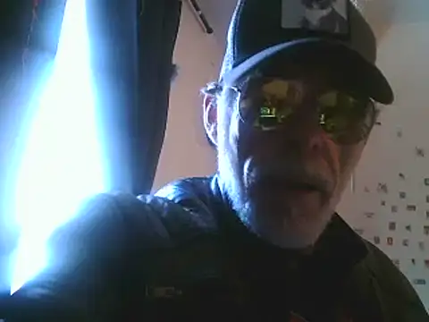 Snapshot of DaddyQuimHot chatting on 02-27-25, 11:20 DaddyQuimHot online show from 02-27-25, 11:20