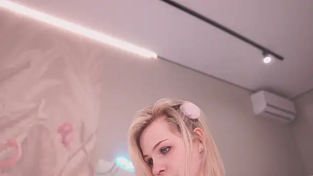 Snapshot of NinaMint chatting on 09-30-25, 05:51 NinaMint online show from 09-30-25, 05:51