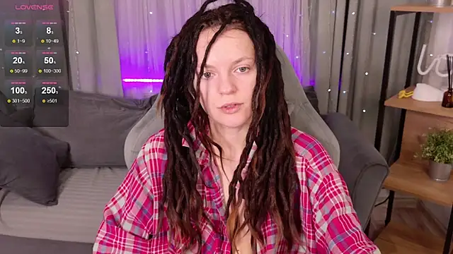 Snapshot of CoreyJane chatting on 10-17-25, 04:26 CoreyJane online show from 10-17-25, 04:26