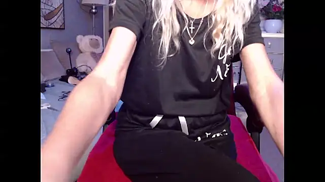 Snapshot of HornyMilf_555 chatting on 10-01-25, 11:38 HornyMilf 555 online show from 10-01-25, 11:38