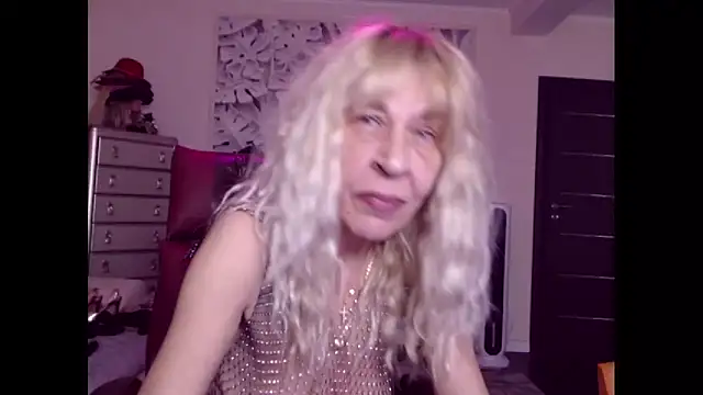 Snapshot of HornyMilf_555 chatting on 10-09-25, 01:20 HornyMilf 555 online show from 10-09-25, 01:20