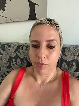Snapshot of MariaValentine chatting on 07-13-26, 06:49 MariaValentine online show from 07-13-26, 06:49