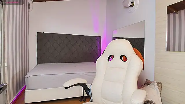 rebeca cortez  online show from 02-04-25, 03:33