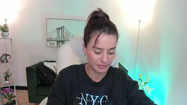 Ludovika mattson online show from 12-14-24, 01:06