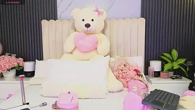 Madiee Rhea online show from 06-18-26, 07:40